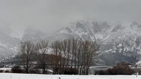 La nieve cubre los valles de la comarca de Arbás, León