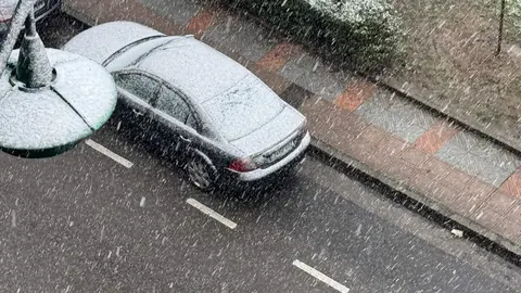 Imagen de León capital este sábado bajo la nieve.