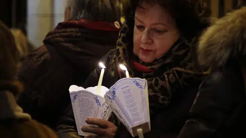 Procesión de antorchas de la Hospitalidad de Nuestra Señora de Lourdes. Foto: Peio García.