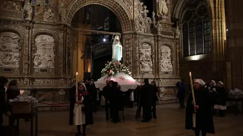 Procesión de antorchas de la Hospitalidad de Nuestra Señora de Lourdes. Foto: Peio García.