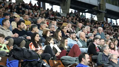Un instante del partido entre el Abanca Ademar León y el Frigoríficos Morrazo. Foto: Isaac Llamazares.