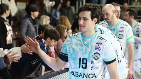 Un instante del partido entre el Abanca Ademar León y el Frigoríficos Morrazo. Foto: Isaac Llamazares.