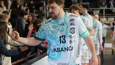 Un instante del partido entre el Abanca Ademar León y el Frigoríficos Morrazo. Foto: Isaac Llamazares.