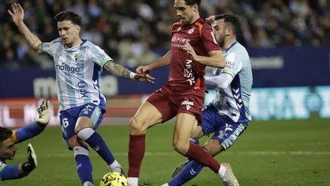 Intenso duelo en La Rosaleda entre el Málaga y la Cultural marcado en la primera mitad por el gol de Calero.