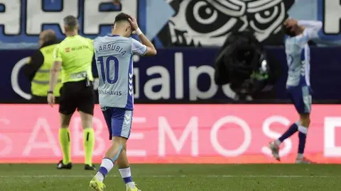 Intenso duelo en La Rosaleda entre el Málaga y la Cultural marcado en la primera mitad por el gol de Calero. Larrubia mata a la Cultural en el descuento.