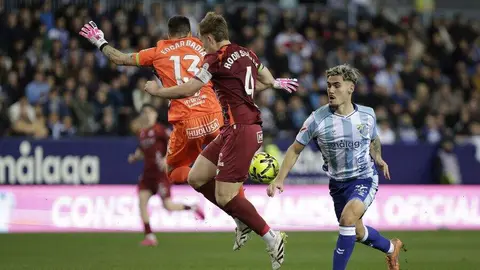 Intenso duelo en La Rosaleda entre el Málaga y la Cultural marcado en la primera mitad por el gol de Calero. Larrubia mata a la Cultural en el descuento.