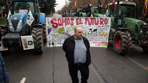 Salida de la columna de tractores organizada por la Unión de Campesinos de León que parten hacia Madrid para protagonizar una protesta el 11 de febrero. Foto: Peio García.