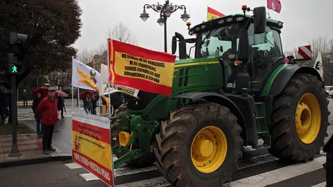 Salida de la columna de tractores organizada por la Unión de Campesinos de León que parten hacia Madrid para protagonizar una protesta el 11 de febrero. Foto: Peio García.