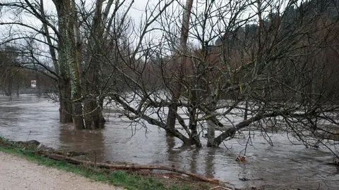 Aumento del caudal del río Sil a su paso por Ponferrada. Foto: César Sánchez.