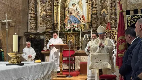 La parroquia de Nuestra Señora del Mercado bendice el inicio simbólico del centro parroquial dedicado a Enrique García Centeno.