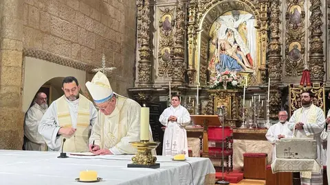 La parroquia de Nuestra Señora del Mercado bendice el inicio simbólico del centro parroquial dedicado a Enrique García Centeno.