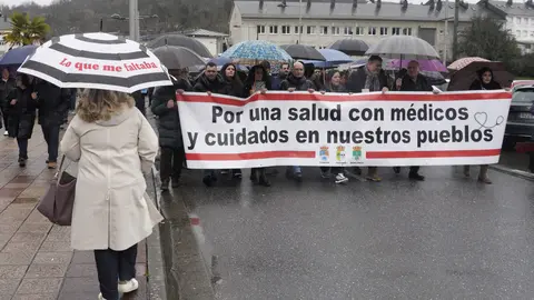 Manifestación de los ayuntamientos de Toreno, Páramo del Sil y Berlanga del Bierzo (León), para reclamar mejoras sanitarias en el medio rural. Foto: César Sánchez.