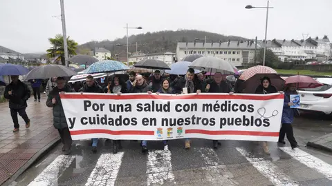 Manifestación de los ayuntamientos de Toreno, Páramo del Sil y Berlanga del Bierzo (León), para reclamar mejoras sanitarias en el medio rural. Foto: César Sánchez.