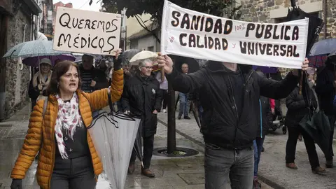 Manifestación de los ayuntamientos de Toreno, Páramo del Sil y Berlanga del Bierzo (León), para reclamar mejoras sanitarias en el medio rural. Foto: César Sánchez.
