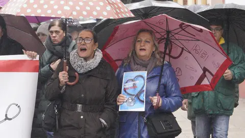 Manifestación de los ayuntamientos de Toreno, Páramo del Sil y Berlanga del Bierzo (León), para reclamar mejoras sanitarias en el medio rural. Foto: César Sánchez.
