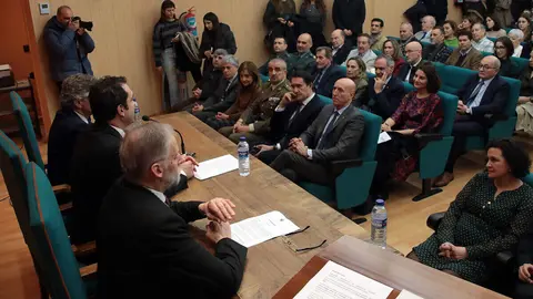El consejero de Medio Ambiente, Juan Carlos Suárez Quiñones, el delegado territorial, Eduardo Diego y el alcalde, José Antonio Díez asisten al acto de toma de posesión del nuevo equipo de gobierno del Colegio Oficial de la Profesión Veterinaria de León, presidido por Álvaro Borge. Foto: Peio García.