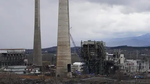 Preparativos para la demolición de las chimeneas de la central térmica de Compostilla en Cubillos del Sil. Foto: César Sánchez