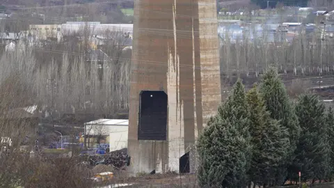 Preparativos para la demolición de las chimeneas de la central térmica de Compostilla en Cubillos del Sil. Foto: César Sánchez
