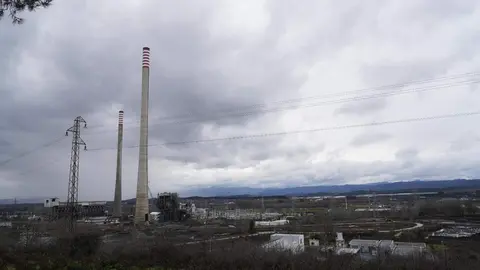 Preparativos para la demolición de las chimeneas de la central térmica de Compostilla en Cubillos del Sil. Foto: César Sánchez
