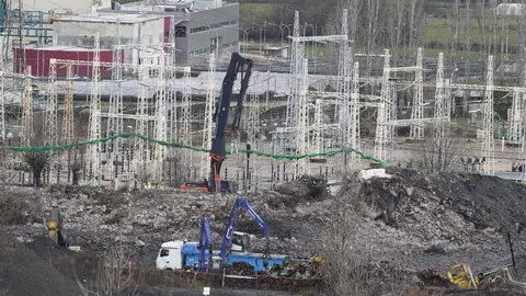 Preparativos para la demolición de las chimeneas de la central térmica de Compostilla en Cubillos del Sil. Foto: César Sánchez
