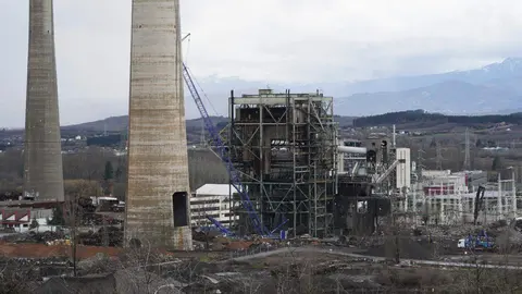 Preparativos para la demolición de las chimeneas de la central térmica de Compostilla en Cubillos del Sil. Foto: César Sánchez