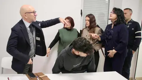 La plataforma creada por la Comisión de Fiestas de Villamanín da una rueda de prensa para informar sobre el desarrollo del proceso de registro. Foto: Peio García