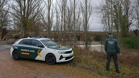 El desembalse de Villameca agrava las inundaciones en León y extiende la alerta hasta La Bañeza. El aumento del caudal del Tuerto y los desbordamientos del Bernesga, Órbigo y Duerna anegan viviendas, fincas y carreteras en el Bierzo y la Maragatería.