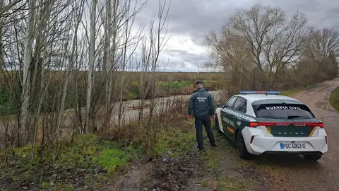 El desembalse de Villameca agrava las inundaciones en León y extiende la alerta hasta La Bañeza. El aumento del caudal del Tuerto y los desbordamientos del Bernesga, Órbigo y Duerna anegan viviendas, fincas y carreteras en el Bierzo y la Maragatería.