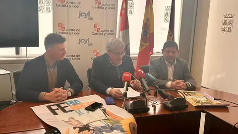La Feria de febrero de Valencia de Don Juan (León), dedicada fundamentalmente al sector agrario, se celebra del 19 al 21 de febrero en el Complejo La Isla, con más de 160 expositores en su edición 105, según se explicó hoy en la presentación del encuentro, celebrada en la Delegación Territorial de la Junta en León.