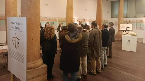 La Academia de las Artes, las Letras y las Ciencias de León ha clausurado en la Junta General del Principado de Asturias el programa cultural ‘Leyes Pioneras del Reino’, desarrollado en colaboración con el Parlamento asturiano y que ha contado con un amplio respaldo institucional.