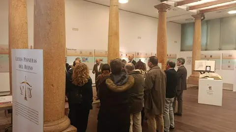 La Academia de las Artes, las Letras y las Ciencias de León ha clausurado en la Junta General del Principado de Asturias el programa cultural ‘Leyes Pioneras del Reino’, desarrollado en colaboración con el Parlamento asturiano y que ha contado con un amplio respaldo institucional.