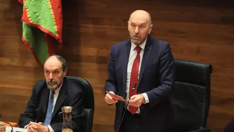 La Academia de las Artes, las Letras y las Ciencias de León ha clausurado en la Junta General del Principado de Asturias el programa cultural ‘Leyes Pioneras del Reino’, desarrollado en colaboración con el Parlamento asturiano y que ha contado con un amplio respaldo institucional.