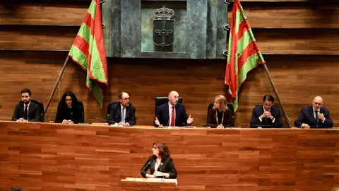 La Academia de las Artes, las Letras y las Ciencias de León ha clausurado en la Junta General del Principado de Asturias el programa cultural ‘Leyes Pioneras del Reino’, desarrollado en colaboración con el Parlamento asturiano y que ha contado con un amplio respaldo institucional.