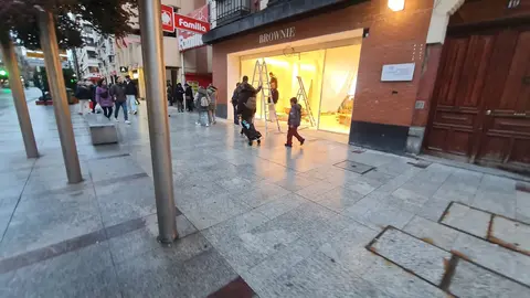 La llegada de Brownie este fin de semana a Ordoño II tras semanas de obras confirma el tirón de la avenida, que suma moda y ópticas tras meses de aperturas encadenadas.