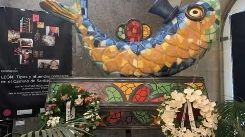 Una sardina de trencadís, icono del carnaval de León, ya se puede visitar en San Marcelo. Foto: A.F.R.