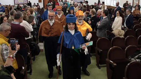 La rectora de la Universidad de León, Nuria González, preside el acto de investidura como doctor ‘honoris causa’ de César de la Fuente Núñez y de Sergio Boixo Castrillo. Fotos: Peio Garcia
