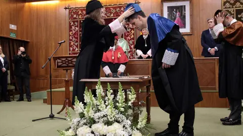 La rectora de la Universidad de León, Nuria González, preside el acto de investidura como doctor ‘honoris causa’ de César de la Fuente Núñez y de Sergio Boixo Castrillo. Fotos: Peio Garcia