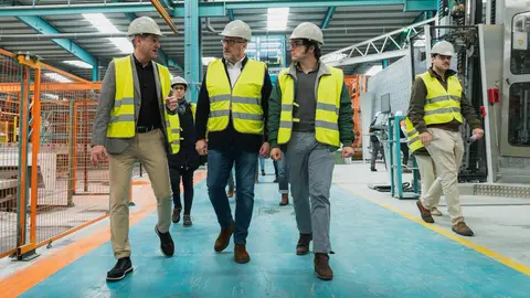 El candidato de Vox a la Presidencia de la Junta de Castilla y León, Carlos Pollán, visitó este jueves las instalaciones de Tvitec en la comarca del Bierzo. Estuvo acompañado por el portavoz de Economía del partido y diputado nacional, José María Figaredo.