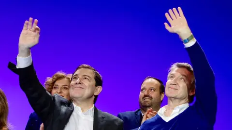 El presidente del Partido Popular, Alberto Núñez Feijóo, interviene en la presentación de candidaturas para las próximas elecciones a las Cortes de Castilla y León del 15 de marzo junto al presidente del PP de Castilla y León y candidato a la reelección a la Presidencia de la Junta, Alfonso Fernández Mañueco; el presidente del PP de Salamanca y alcalde de la capital, Carlos García Carbayo; y las cabezas de lista por Burgos y Soria, Marta Arroyo y Rocío Lucas. Fotos: David Arranz