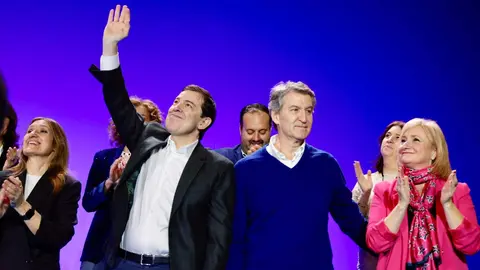 El presidente del Partido Popular, Alberto Núñez Feijóo, interviene en la presentación de candidaturas para las próximas elecciones a las Cortes de Castilla y León del 15 de marzo junto al presidente del PP de Castilla y León y candidato a la reelección a la Presidencia de la Junta, Alfonso Fernández Mañueco; el presidente del PP de Salamanca y alcalde de la capital, Carlos García Carbayo; y las cabezas de lista por Burgos y Soria, Marta Arroyo y Rocío Lucas. Fotos: David Arranz