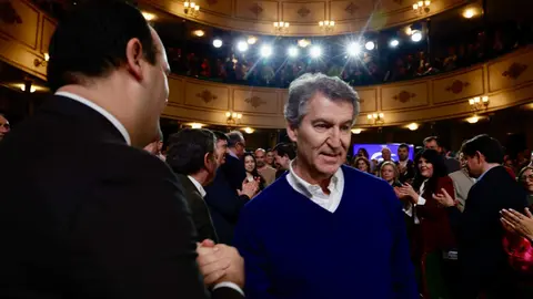 El presidente del Partido Popular, Alberto Núñez Feijóo, interviene en la presentación de candidaturas para las próximas elecciones a las Cortes de Castilla y León del 15 de marzo junto al presidente del PP de Castilla y León y candidato a la reelección a la Presidencia de la Junta, Alfonso Fernández Mañueco; el presidente del PP de Salamanca y alcalde de la capital, Carlos García Carbayo; y las cabezas de lista por Burgos y Soria, Marta Arroyo y Rocío Lucas. Fotos: David Arranz