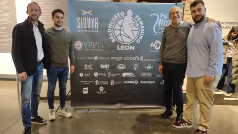 El BF León ha dado a conocer oficialmente su Campamento de Verano 2026 en un acto que contó con la presencia del concejal de Deportes, Vicente Canuria, así como representantes del club, patrocinadores y colaboradores. Fotos: M.A. García