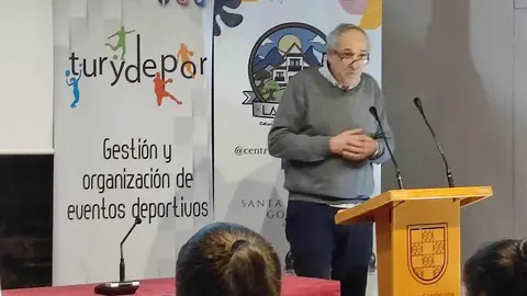 El BF León ha dado a conocer oficialmente su Campamento de Verano 2026 en un acto que contó con la presencia del concejal de Deportes, Vicente Canuria, así como representantes del club, patrocinadores y colaboradores. Fotos: M.A. García