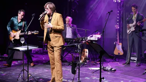 Nacho Vegas, durante su concierto en Espacio Vías de León este viernes. Foto: Juan Luis García Díez.