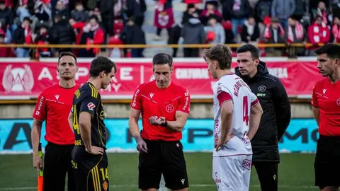 Duelo de altura en el Reino de León con dos equipos en busca de tres puntos clave en la lucha por la permanencia.