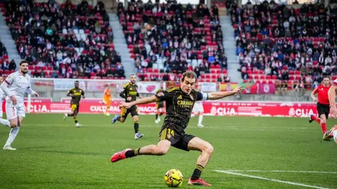 Duelo de altura en el Reino de León con dos equipos en busca de tres puntos clave en la lucha por la permanencia.