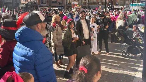 El carnaval bañezano, Fiesta de Interés Turístico Nacional, reconoce a Ana Gancedo del Barrio como musa de este año y la fiesta se destaca en las calles. Foto: Ayto. Astorga.