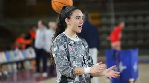 El BF León se quedó sin premio en el Palacio Municipal de Deportes tras caer por 90-93 ante el Siroko Gijón Basketball en un encuentro vibrante, decidido en los últimos instantes. Fotos: Isaac Llamazares