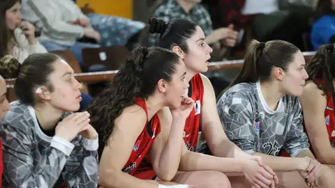 El BF León se quedó sin premio en el Palacio Municipal de Deportes tras caer por 90-93 ante el Siroko Gijón Basketball en un encuentro vibrante, decidido en los últimos instantes. Fotos: Isaac Llamazares