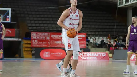 La mejor Cultural llega a tiempo de apuntarse el derbi. Fotos: Isaac Llamazares.